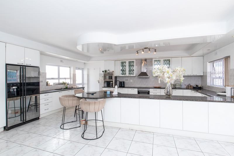 To Let 4 Bedroom Property for Rent in Constantia Western Cape